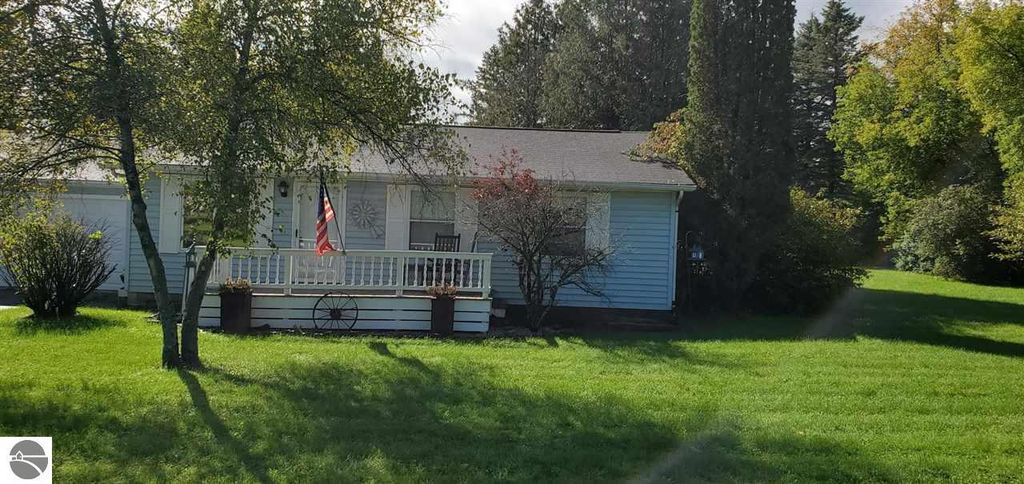 235 W Main St, Hale, MI 48739