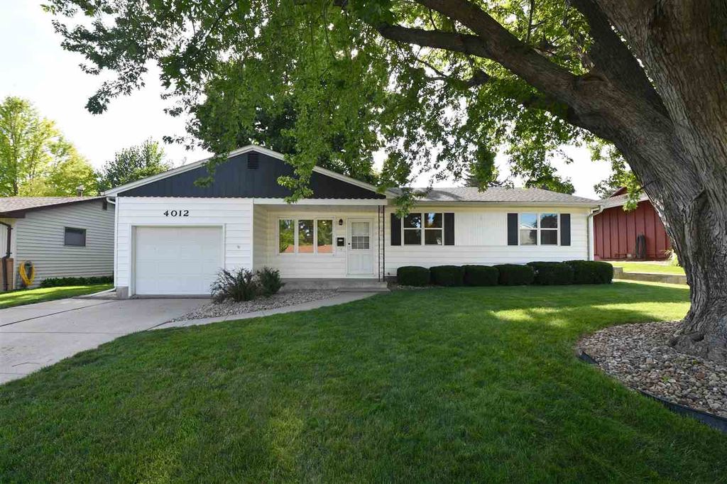4012 F Ave, Kearney, NE 68847