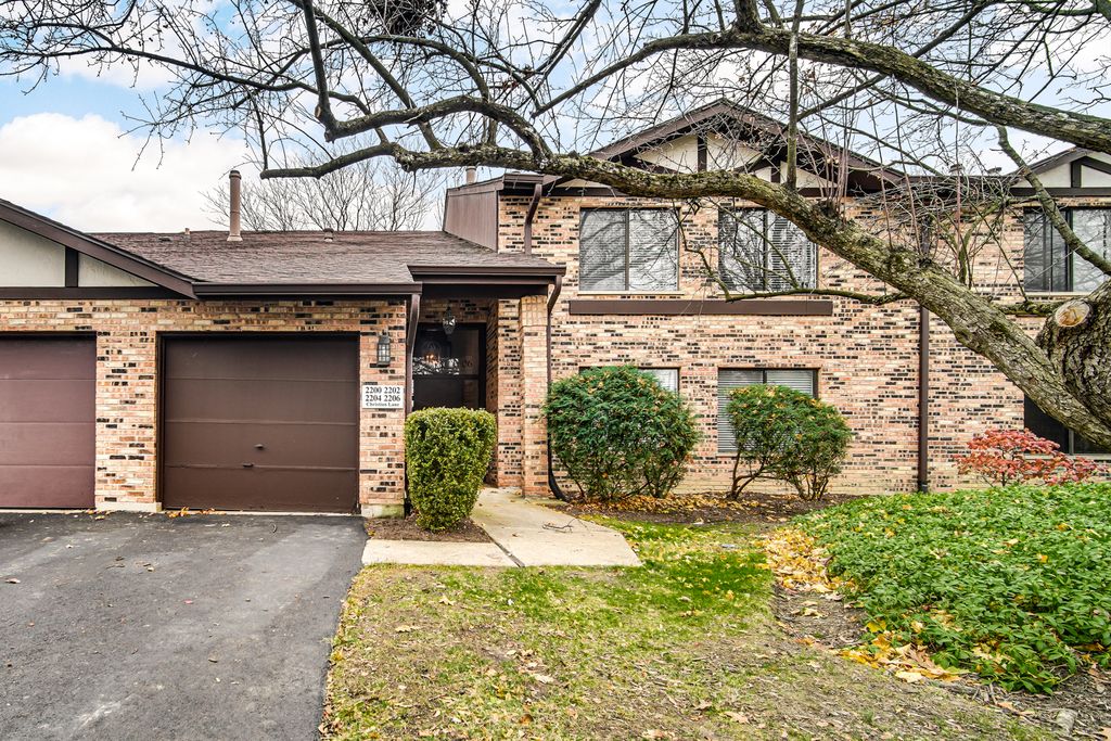 2204 Christian Ln #2A, Lisle, IL 60532