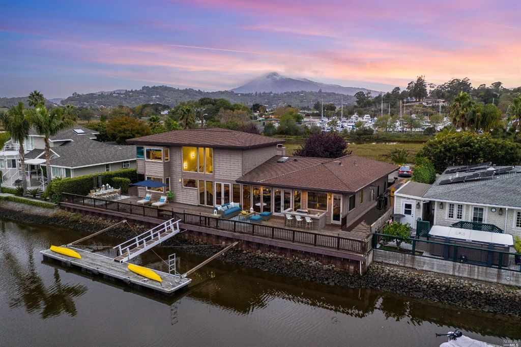 67 Summit Ave, San Rafael, CA 94901