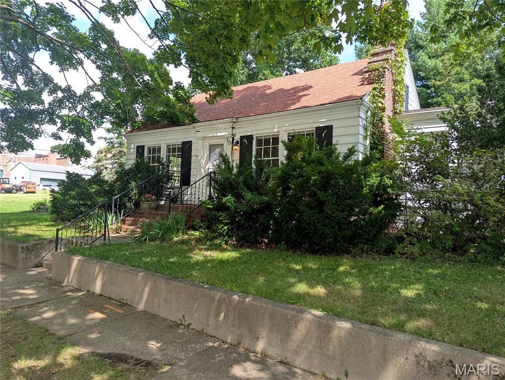 121 E  South Ave, Greenville, IL 62246