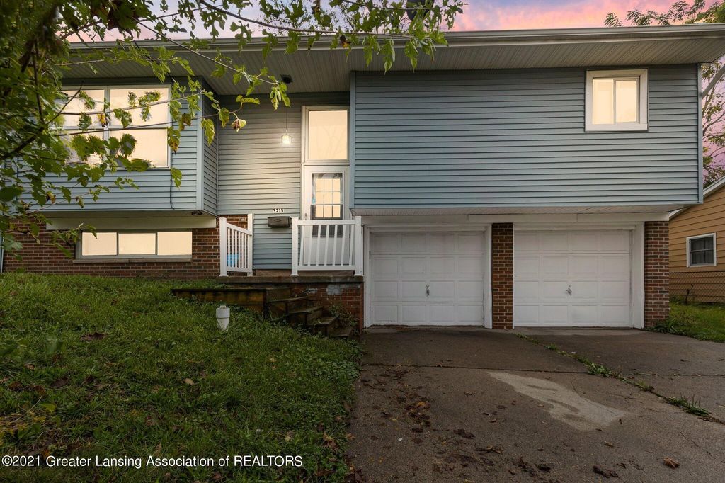 3215 Hepfer Rd, Lansing, MI 48911