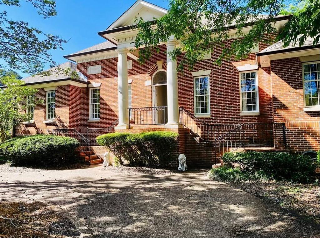 15 Sheffield Ct, Jackson, MS 39211 See Estimated Value