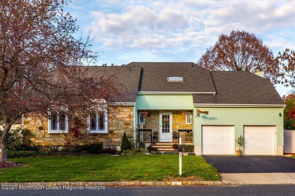 30 Victorian Dr, Old Bridge, NJ 08857