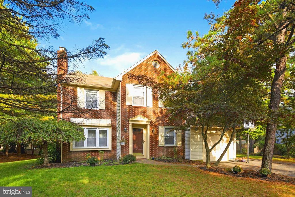 16 Doral Ct, Marlton, NJ 08053