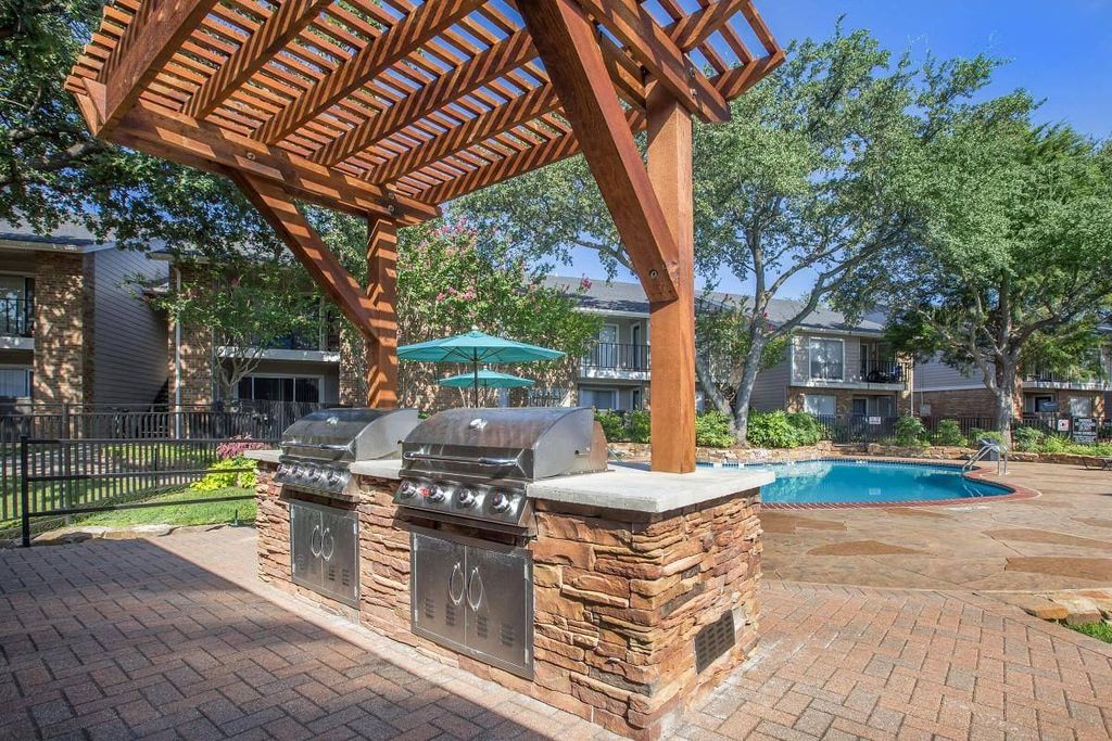 2408 Forest Oaks Ln, Arlington, TX 76006