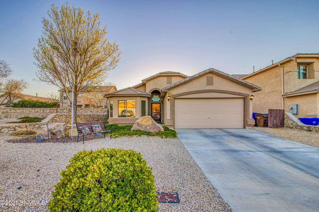 2511 Fallbrook Way, Las Cruces, NM 3 Bed, 2 Bath Single 2511 Fallbrook Way, Las Cruces, NM 3 Bed, 2 Bath Single