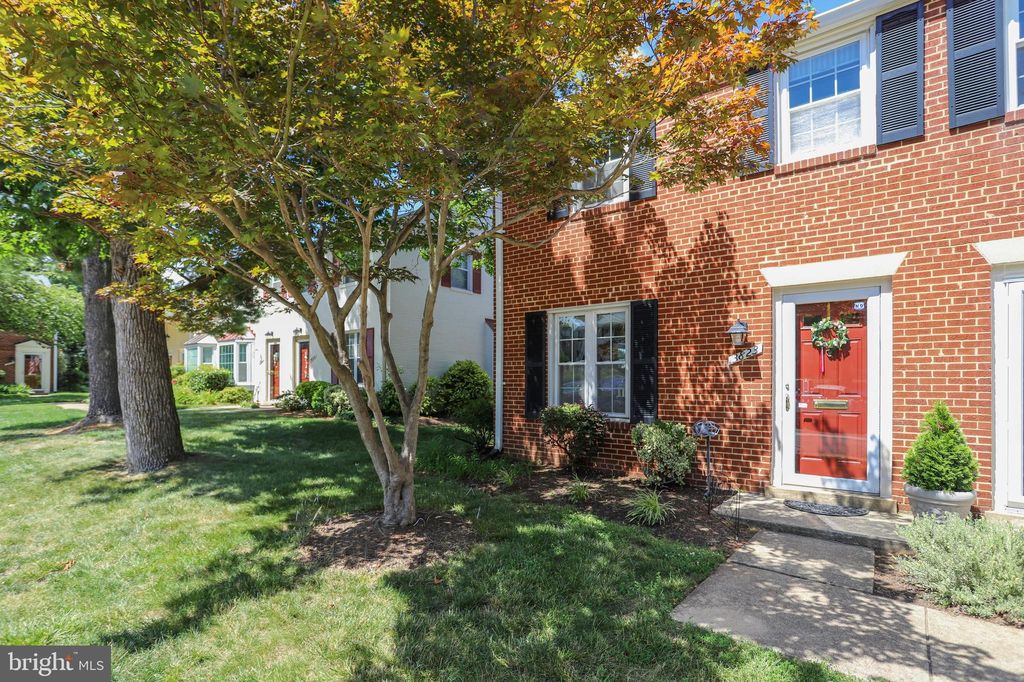 3823 Jay Ave, Alexandria, VA 22302