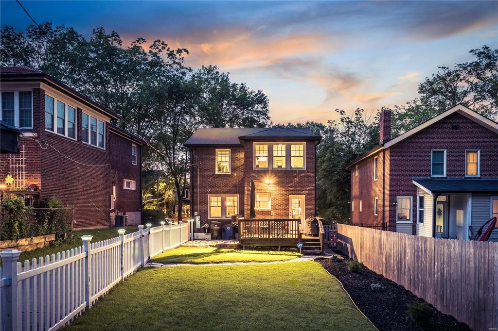 7310 Northmoor Dr, Saint Louis, MO 63105