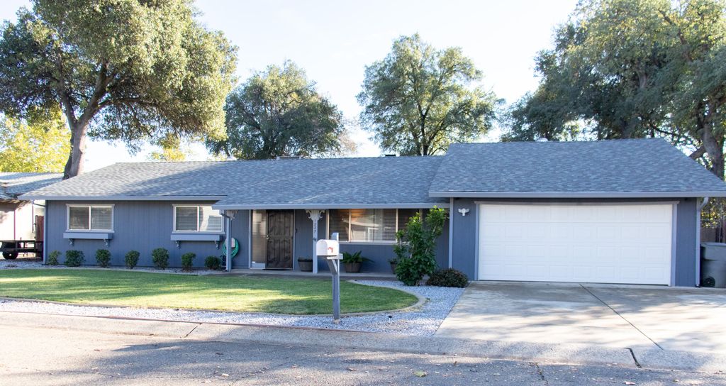 1227 Lorraine Dr, Redding, CA 96002