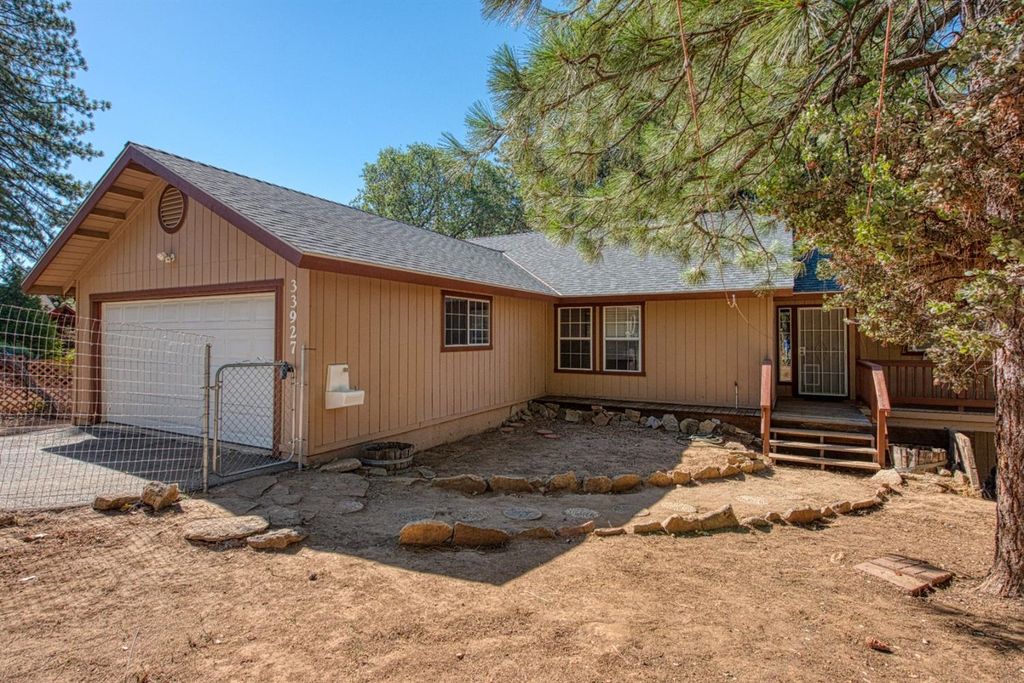 33927 Tocaloma Rd, Auberry, CA 93602