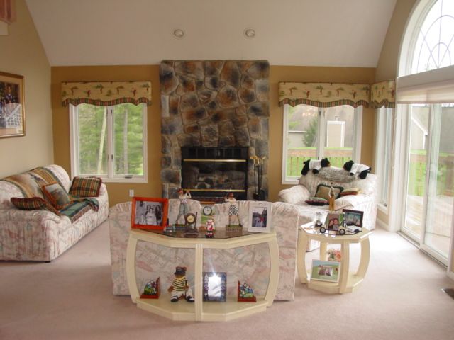 139 Woodloch Dr, Hawley, PA 18428