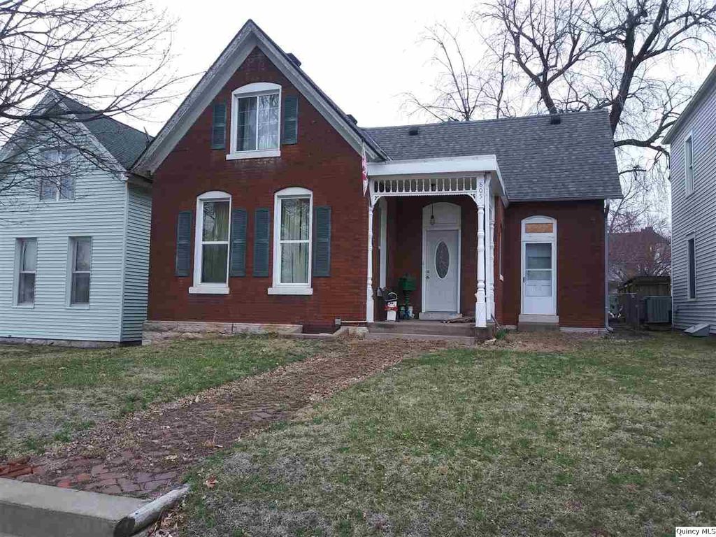 805 S 12th St, Quincy, IL 62301