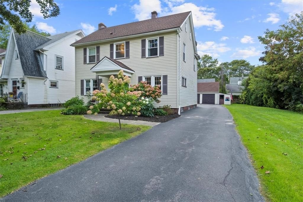65 Tottenham Rd, Rochester, NY 14609