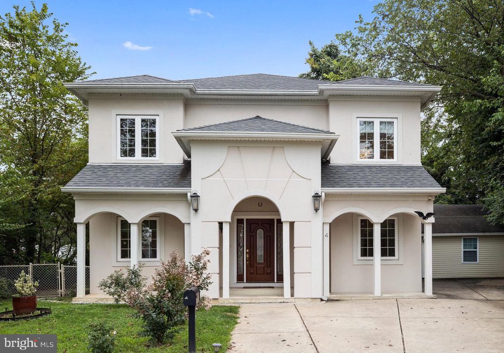 4 Burgundy Ct, Rockville, MD 20850