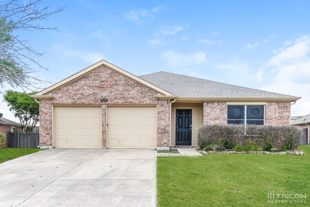 1607 Waters Edge Dr, Red Oak, TX 75154