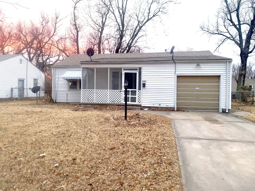 2207 S Green St, Wichita, KS 67211