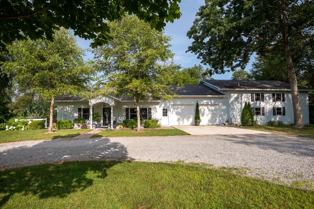 55658 Nubour Rd, Dowagiac, MI 49047