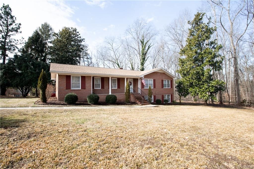 1005 5th Ave, Farmville, VA 23901 - 3 Bed, 2 Bath Single-Family Home
