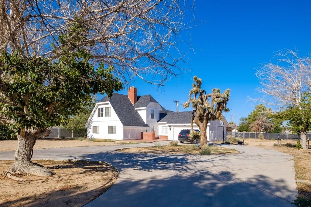 13474 Iroquois Rd, Apple Valley, CA 92308