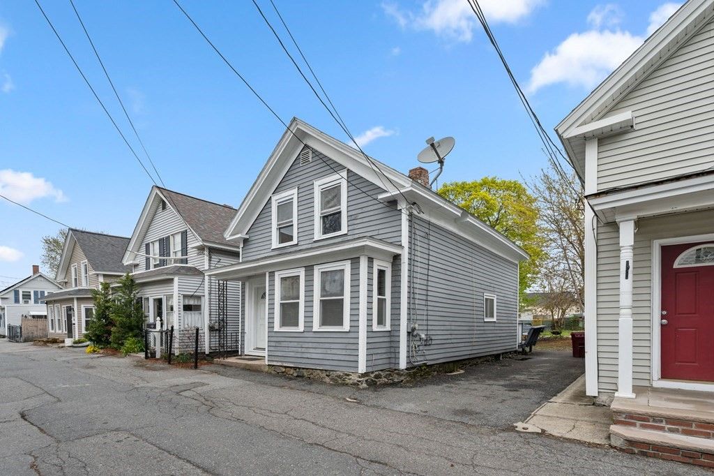 15 Riverside Ave, Lowell, MA 01850