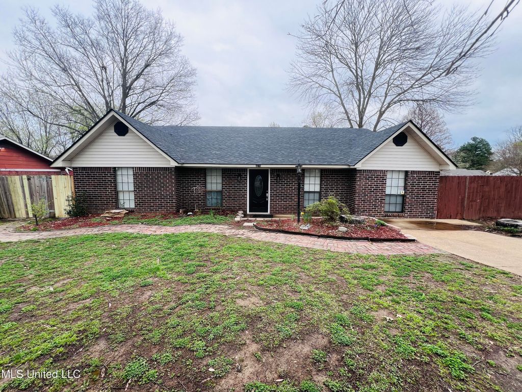 6270 Collinwood Rd, Horn Lake, MS 38637