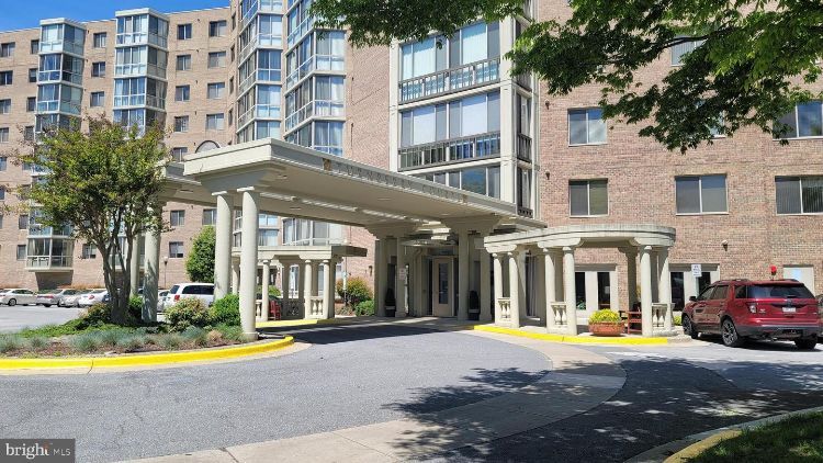 3005 S Leisure World Blvd #206, Silver Spring, MD 20906
