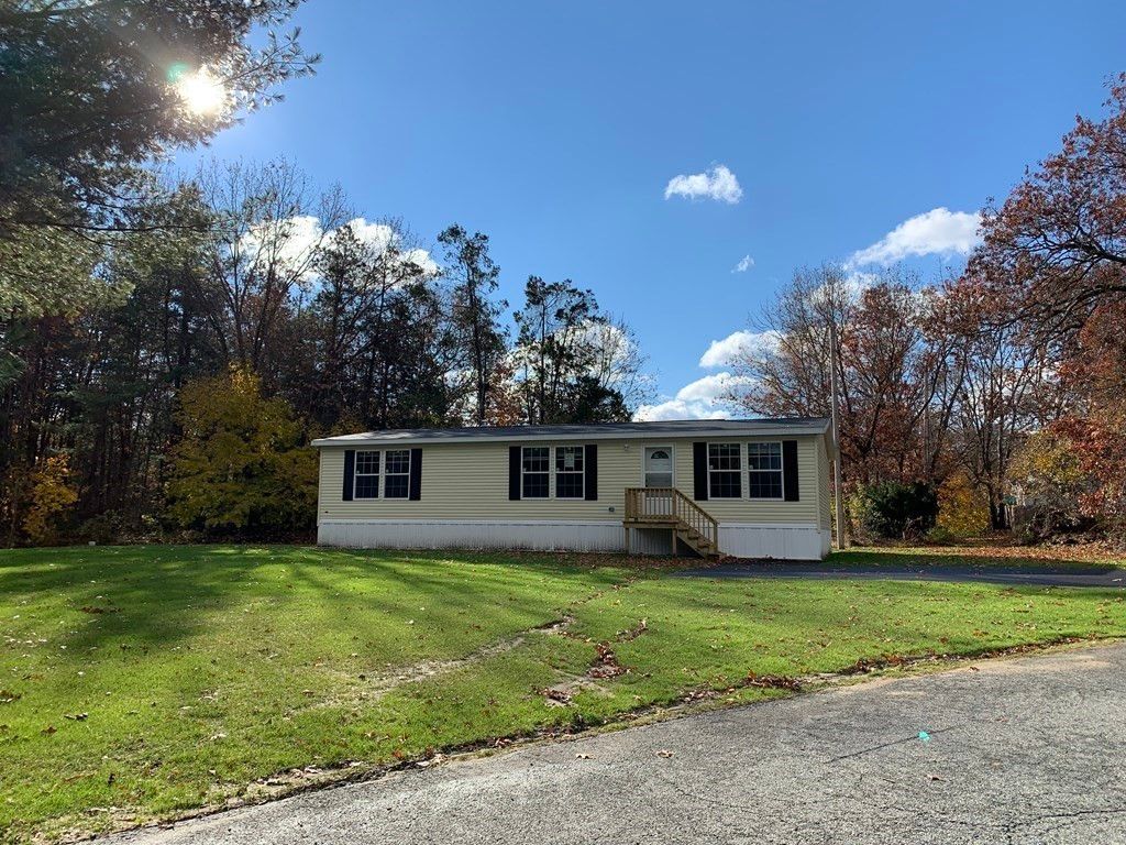 43 Saville St, North Billerica, MA 01862