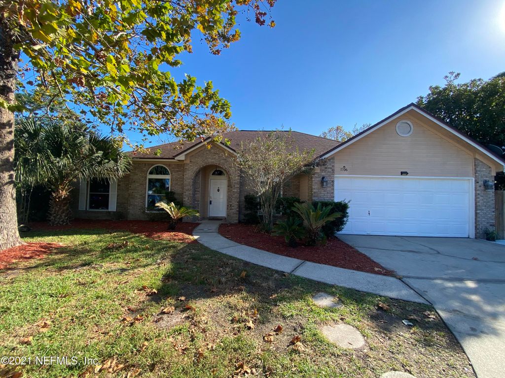 1706 Oakbreeze Ln, Jacksonville Beach, FL 32250