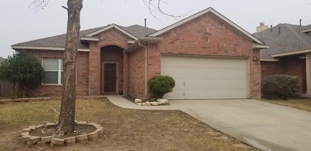 5040 Wild Oats Dr, Fort Worth, TX 76179