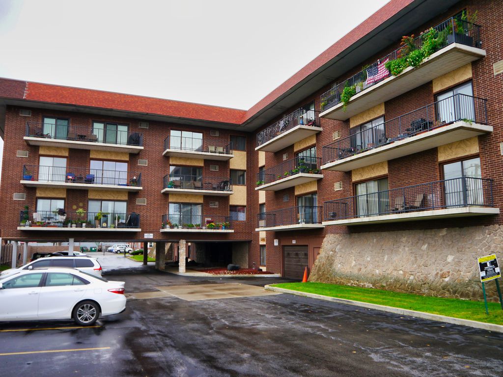 9520 S Mayfield Ave #103N, Oak Lawn, IL 60453