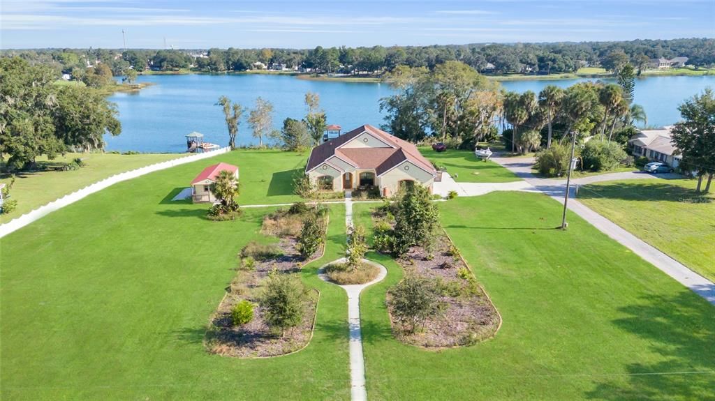 380 Lakeshore Ave, Umatilla, FL 32784