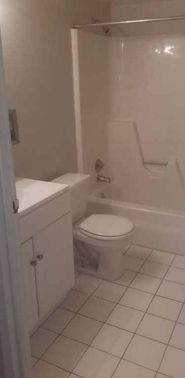 1000 Macdade Blvd #B-24, Chester, PA 19013