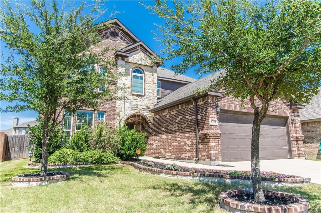 8721 Running River Ln, Fort Worth, TX 76131