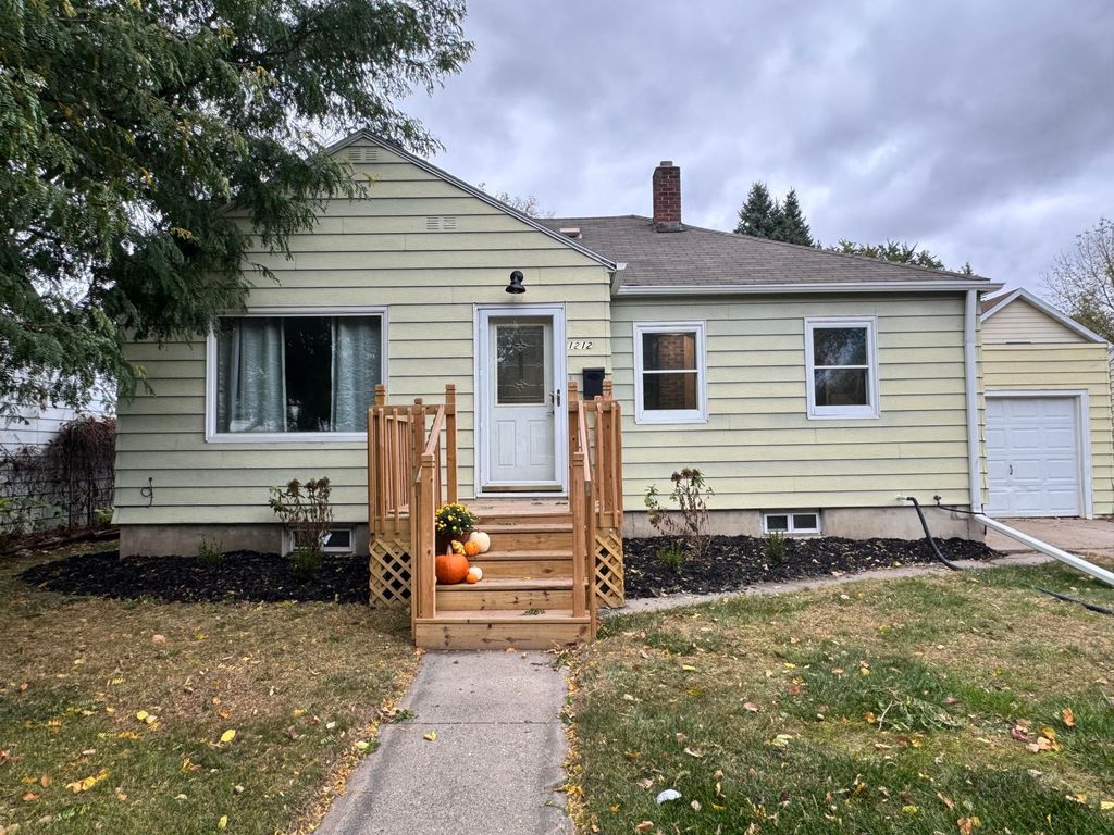 1212 3rd Ave S, Moorhead, MN 56560