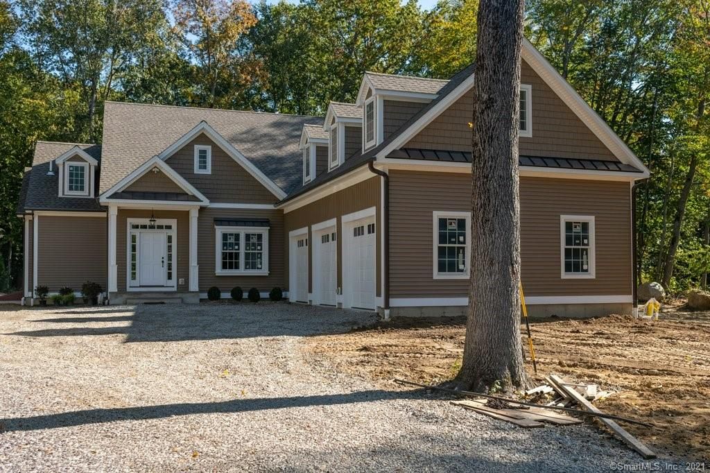 35 Lorma Ave, Trumbull, CT 06611