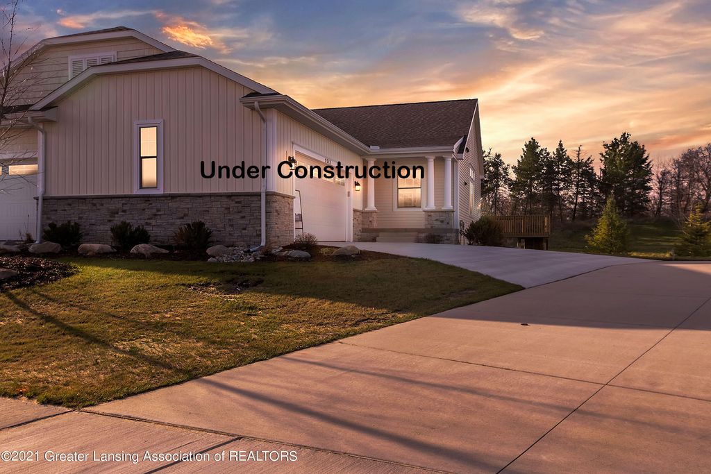 5310 Hawk Hollow Dr E, Bath, MI 48808