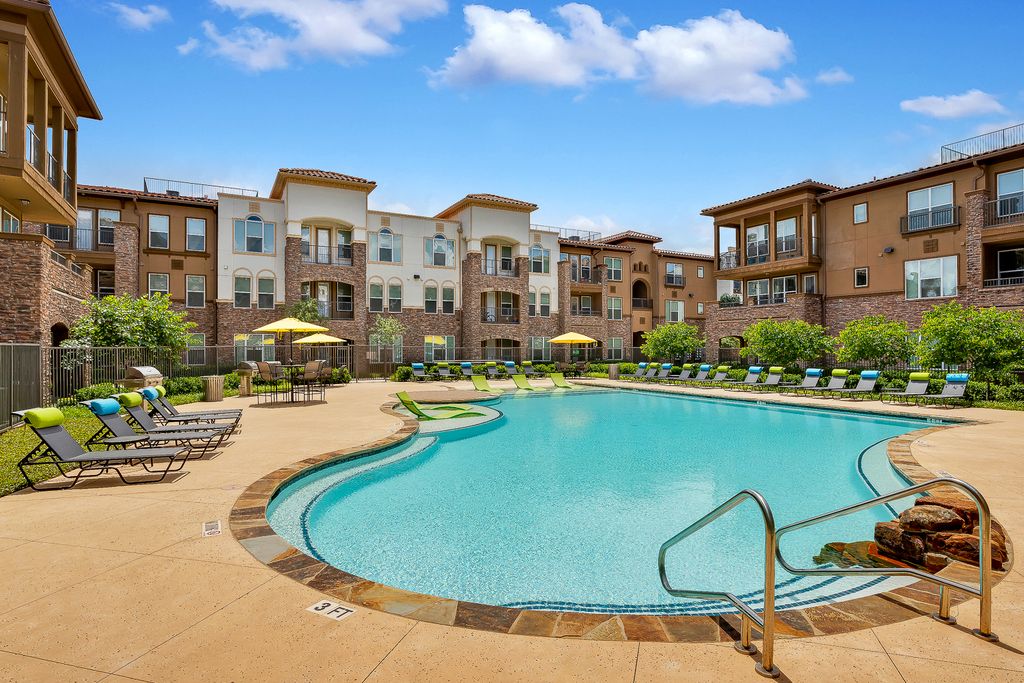 2255 Arkansas Ln, Grand Prairie, TX 75052