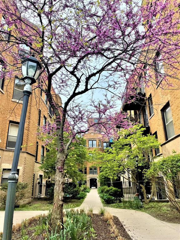 1227 W Greenleaf Ave #1S, Chicago, IL 60626