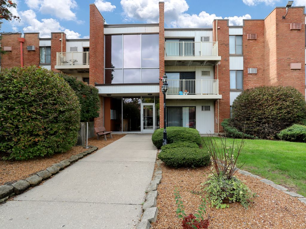 300 W Fullerton Ave #130, Addison, IL 60101