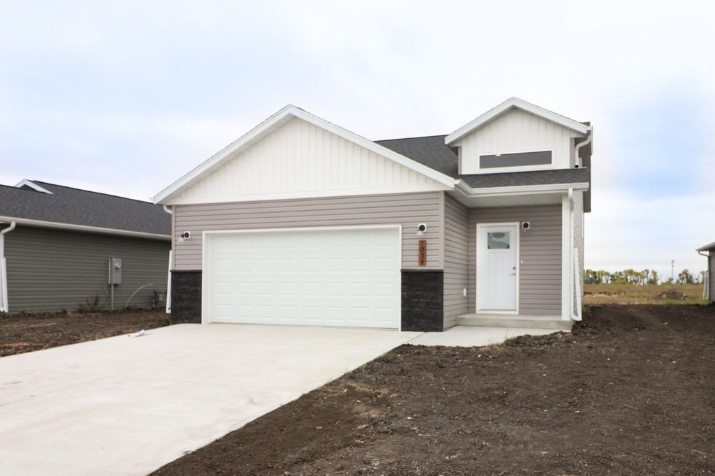 7034 67th St S, Horace, ND 58047