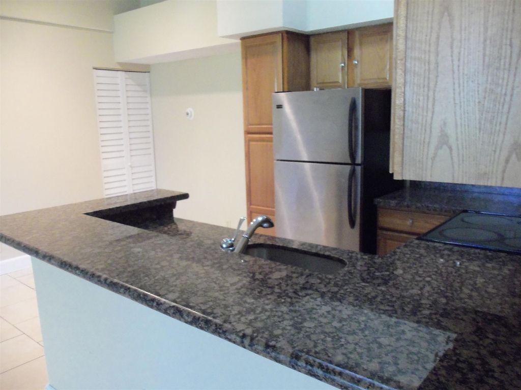 821 Lyons Rd #21206, Coconut Creek, FL 33063