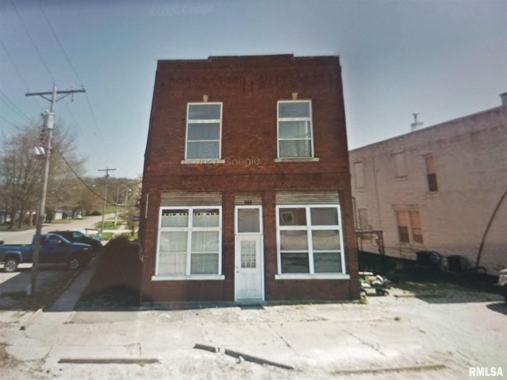 998 2nd St, Lomax, IL 61454