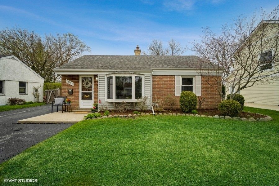 1909 Oak Ave, Northbrook, IL 60062