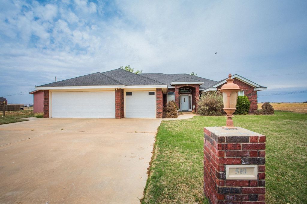 510 SW 19th St, Seagraves, TX 79359