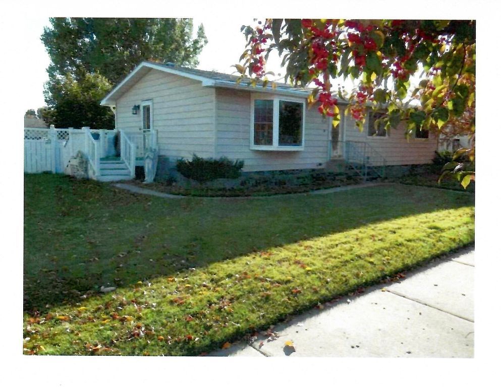 416 22nd St E, Williston, ND 58801