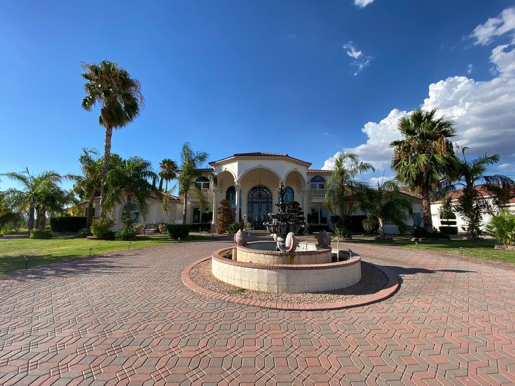 8514 E Oak St, Mesa, AZ 85207