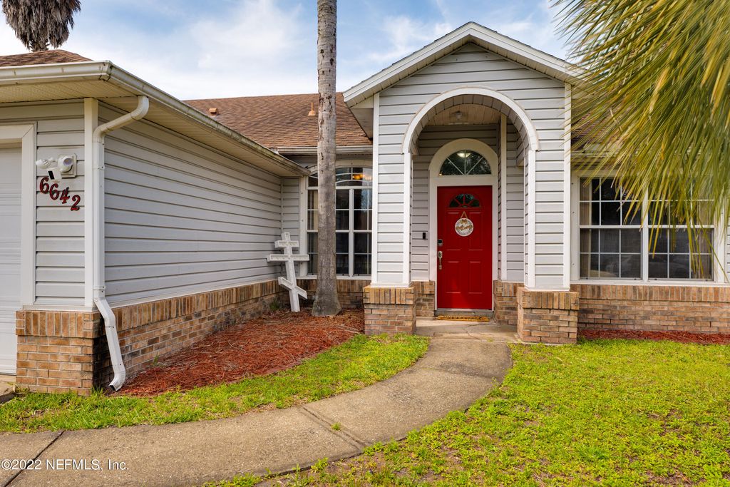 6642 DOVE CREEK DR, Jacksonville, FL 32244
