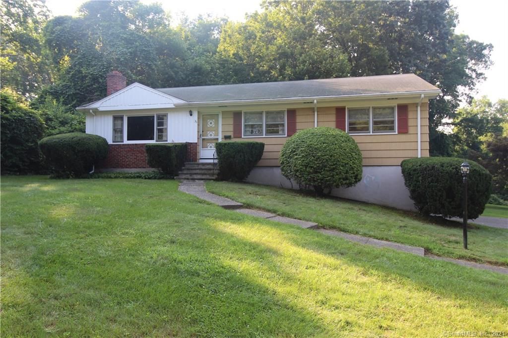 36 Lounsbury Rd, Trumbull, CT 06611