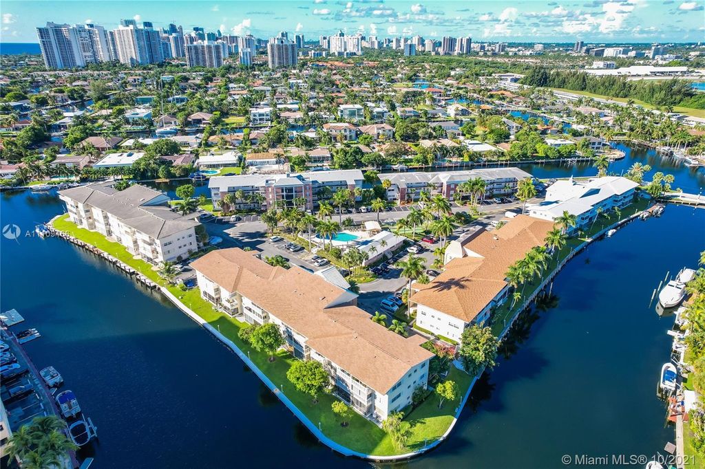455 Paradise Isle Blvd #105, Hallandale, FL 33009